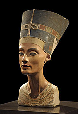 Die Originalbüste der Königin Nofretete im Ägyptischen Museum Berlin